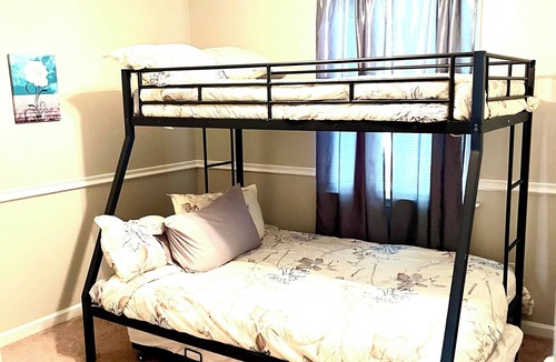 Wilmington Bed & Breakfast | Cozy Cul-De-Sac: 3BR, 2.5BA w/Multipurpose Room & Spacious Backyard