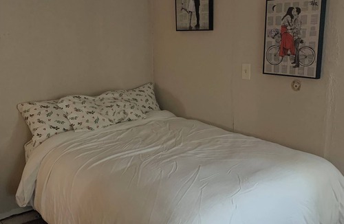 Crystal City House | Cozy, Cute and Quaint House 3 bed/2 bath House