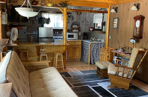 Friendship Cabin | COZY CUTE CABIN.