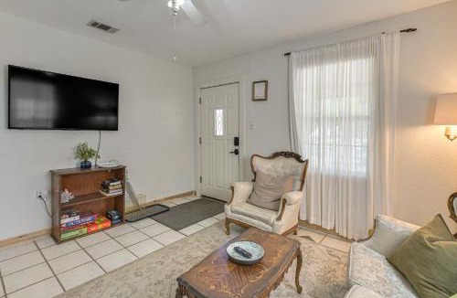 Crystal City House | Cozy & Cute Crystal City Home: Shaded Deck w/BBQ