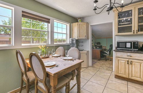Crystal City House | Cozy & Cute Crystal City Home: Shaded Deck w/BBQ