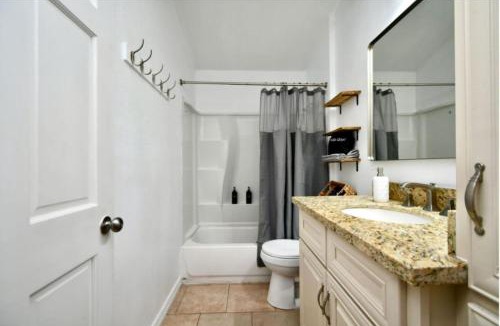 Cypress House | Cozy Cute Home 2BD and 1BR