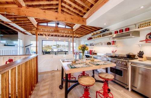 Marin City Boat Rental | Cozy & Cute Sausalito Boathouse