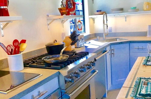 Marin City Boat Rental | Cozy & Cute Sausalito Boathouse