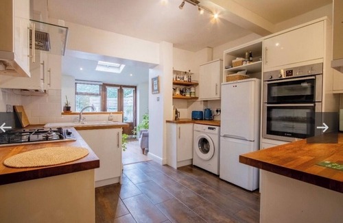 Harrogate House | Cozy Cute terrace Harlow Hill