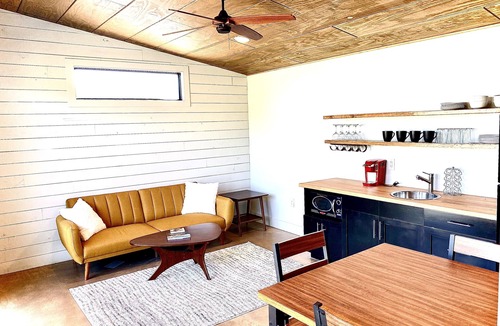 Dripping Springs House | Cozy/Cute Tiny House close to wineries, wedding venues & outdoor fun