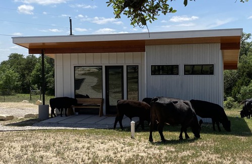 Dripping Springs House | Cozy/Cute Tiny House close to wineries, wedding venues & outdoor fun