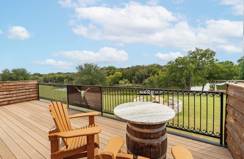 Dennis Cabin | Cozy Darlin' Suite on the River