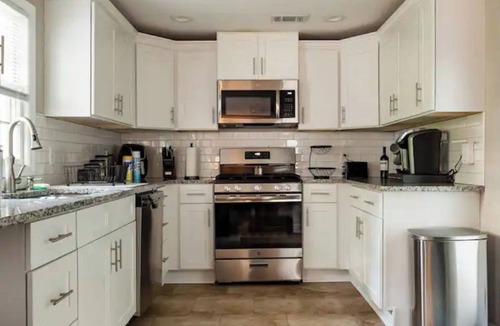 Belvedere Park House | Cozy Decatur Bungalow - 10 min. to downtown Atlanta. The Perfect Intown Getaway!