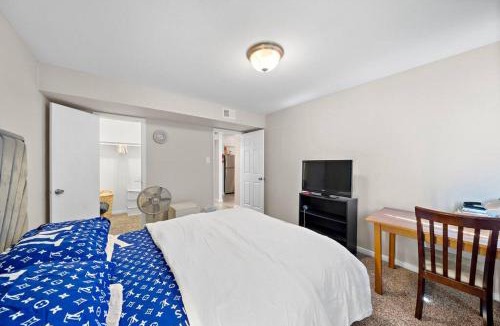 George Bush Park/Eldridge Apartment | Cozy, Dedicated Workspace, Fast Wi-Fi Apartment