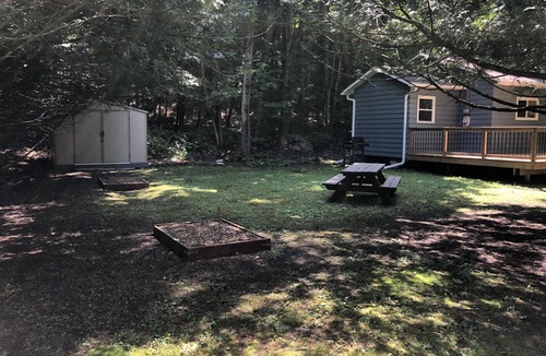 Algonquin Highlands Cabin | Cozy Deeded Access Cabin on Pristine 5 Chain Lake (Maple Lake)