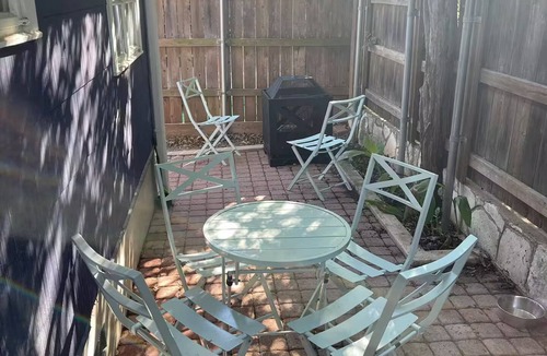 Westfield House | Cozy Deep Eddy Bungalow #A Near UT and Downtown ATX