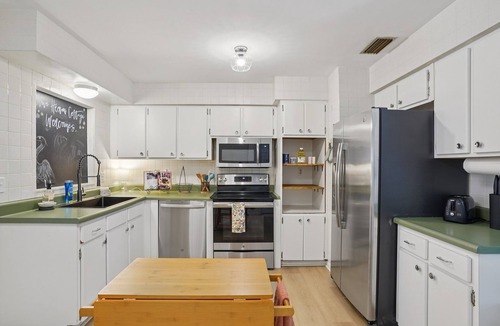 Deltona Lakes Cottage | Cozy Deltona Stay Fire Pit + Orlando