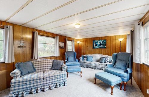 Bridgewater Corners House | Cozy Dennis Retreat