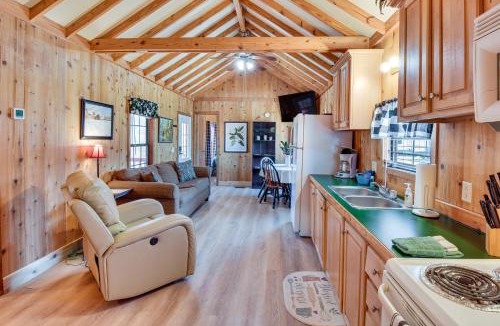 Rabun Gap House | Cozy Dillard Cabin w/Mountain Views & Pool Access