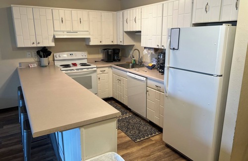 Dillon Condo | Cozy Dillon Condo with Pool, Hot Tub & Year-Round Recreation — Dog Friendly