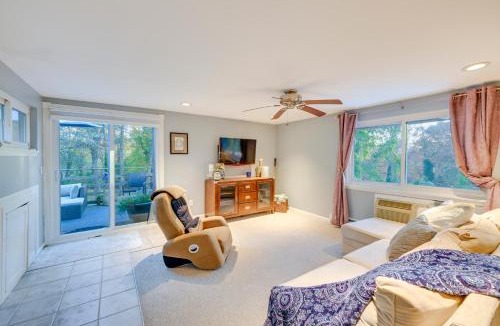 Dix Hills Apartment | Cozy Dix Hills Apt with Deck about 7 Mi to Beach!