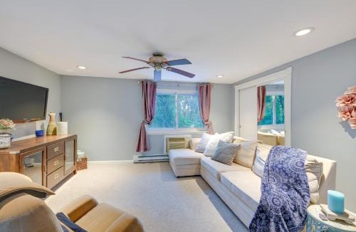 Dix Hills Apartment | Cozy Dix Hills Apt with Deck about 7 Mi to Beach!