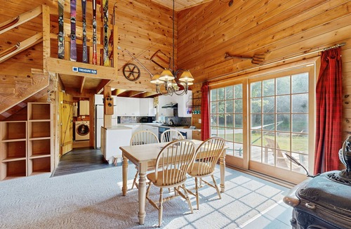 Jeffersonville House | Cozy dog-friendly house w/mountain & pond views, trails, firepit, bbq, patio