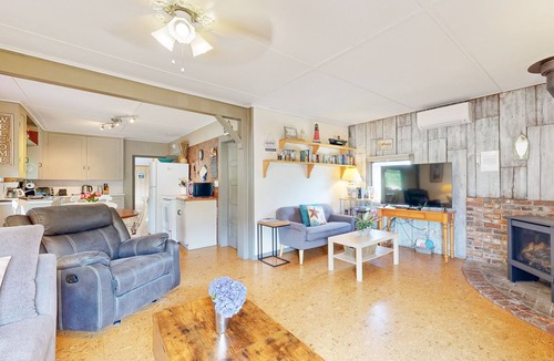 Gleneden Beach Cabin | Cozy dog-friendly home with beach access, firepit & streaming