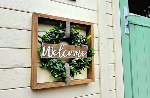 Northampton Cabin | Cozy Dog Friendly Shepherd's Hut in Northampton