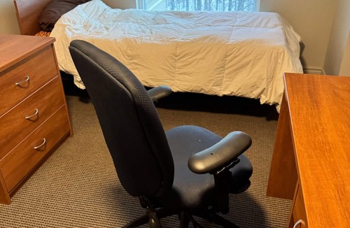 Rosemount Apartment | Cozy Doon South Short-term stay in Wi-Fi, kitchen, laundry. Pet friendly