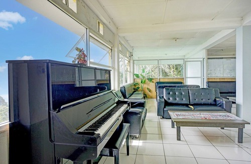 Ambarita House | Cozy Double Escape W/Free WiFi and Parking