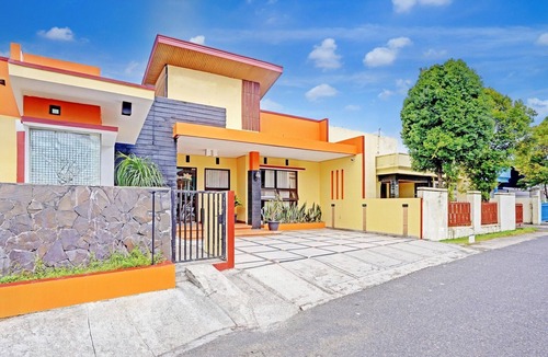 Padang House | Cozy Double Escape W/Free WiFi and Parking