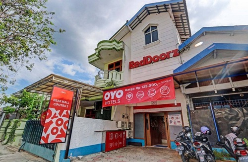 Semarang House | Cozy Double Escape W/Free WiFi and Parking