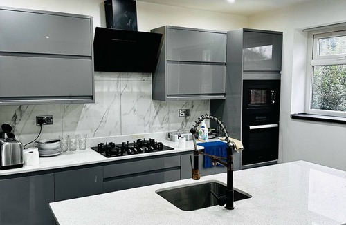 Broadheath House | Cozy Double Peaceful Retreat