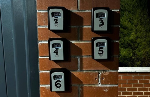 Broadheath House | Cozy Double Peaceful Retreat