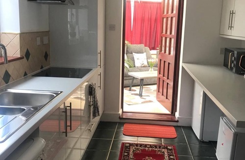 Cray Valley West Apartment | Cozy Double Room in BR5 R-2