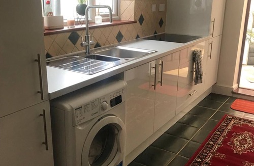 Cray Valley West Apartment | Cozy Double Room in BR5 R-2