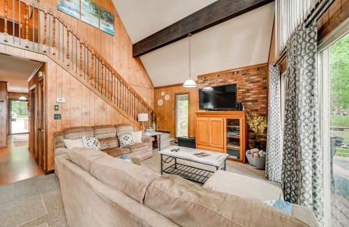 Dover House | Cozy Dover Home w/Boat Dock, Fire Pit & Deck!
