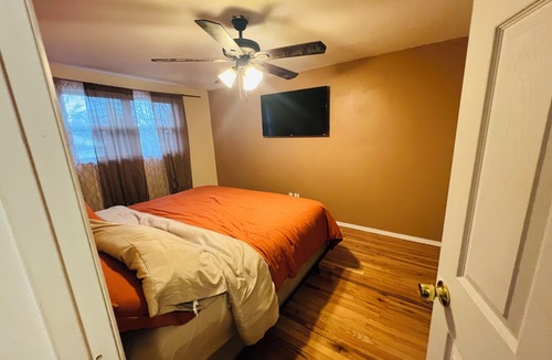 Ecorse Hotel | Cozy Downriver home