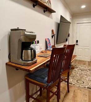 Wilmington Villa | Cozy Downtown 1BR Cottage - Pet Friendly - Free parking
