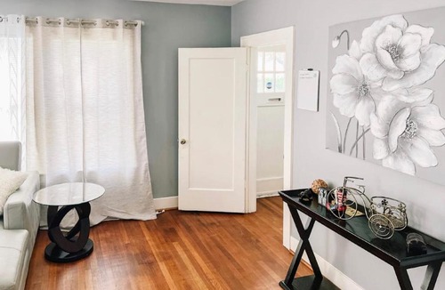 South Central Houston Villa | COZY DOWNTOWN 2 BDRM HOME NEAR TURKEY LEG HUT!!!