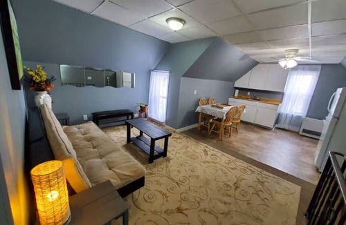 Sudbury Apartment | Cozy downtown upper level private apartment