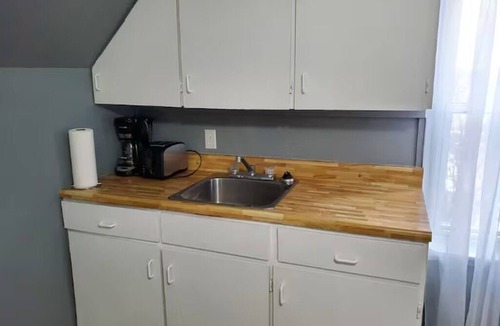 Sudbury Apartment | Cozy downtown upper level private apartment