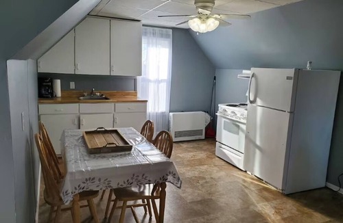 Sudbury Apartment | Cozy downtown upper level private apartment