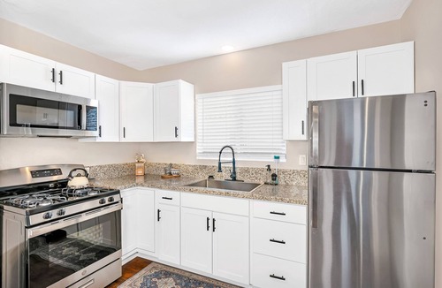 Merced Cottage | Cozy Downtown Cottage
