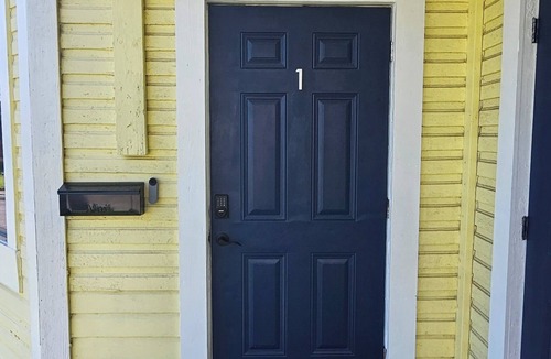 Near East Side House | Cozy Downtown Duplex