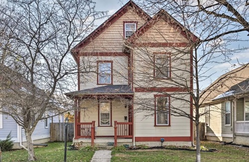 Fall Creek Place House | Cozy Downtown Escape