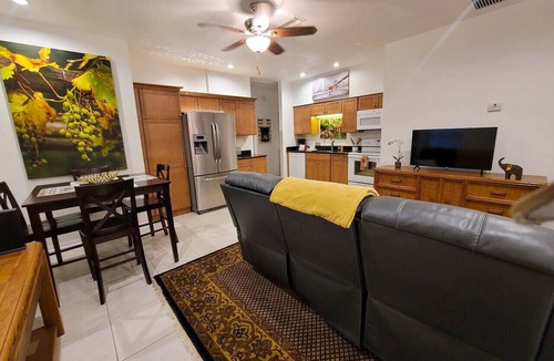 Pleasant Street House | Cozy Downtown Gainesville 2 Bedroom/1 Bath Duplex