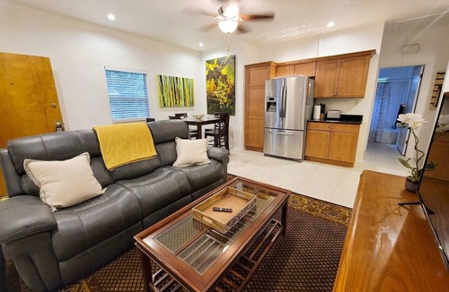 Pleasant Street House | Cozy Downtown Gainesville 2 Bedroom/1 Bath Duplex