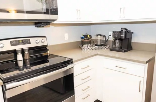 Wholesale District Apartment | Cozy Downtown Gem