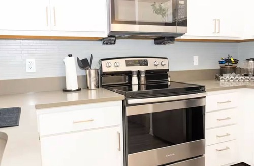 Wholesale District Apartment | Cozy Downtown Gem