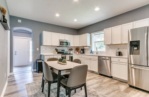 Des Moines House | Cozy Downtown Getaway