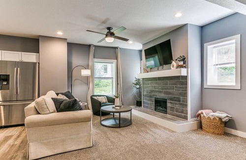 Des Moines House | Cozy Downtown Getaway