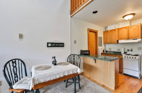 Hunter Condo | Cozy Downtown Hunter Mountain Getaway n